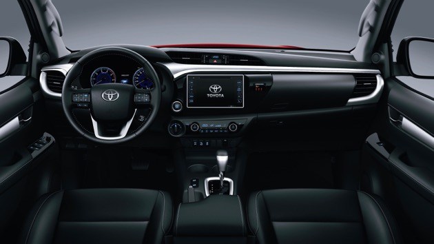 Đánh giá xe Toyota Hilux 2018 về nội thất