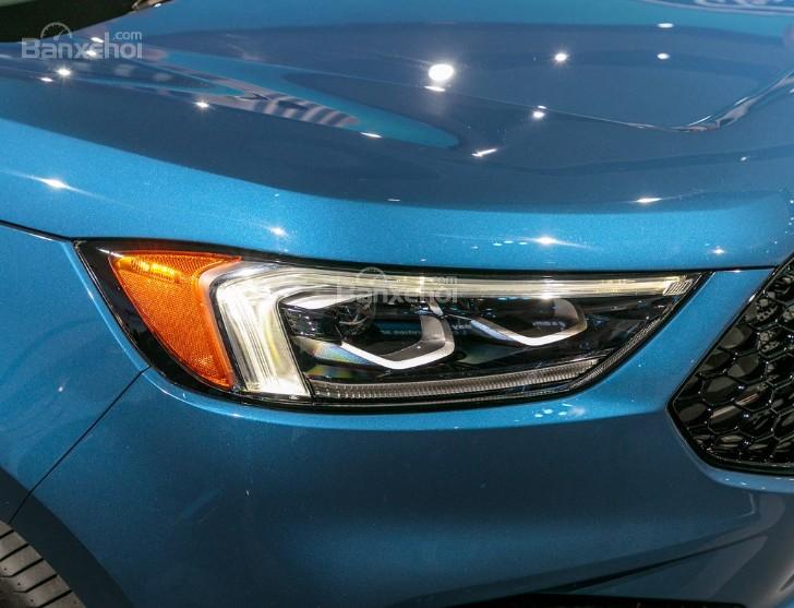 Đánh giá xe Ford Edge ST 2019: Đèn pha.