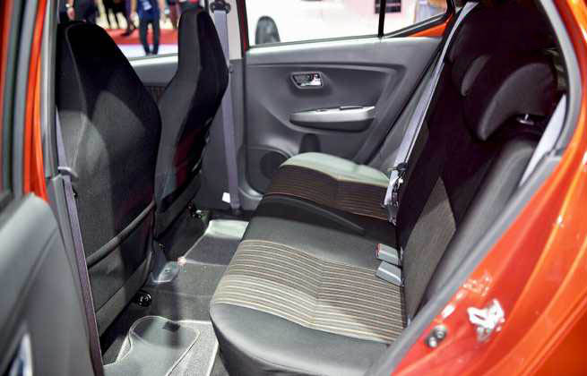 So sánh Toyota Wigo và Chevrolet Spark về ghế ngồi 3