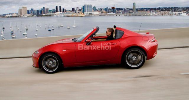 Mazda MX-5 Miata RF 2019 chốt giá 775 triệu đồng - 1