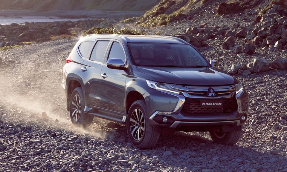 Mitsubishi Pajero Sport 2018 giảm sốc gần 200 triệu, thêm 2 bản mới giá mềm..