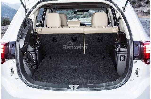Khoang hành lý Mitsubishi Outlander 2018 Khoang hành lý Mitsubishi Outlander 2018.