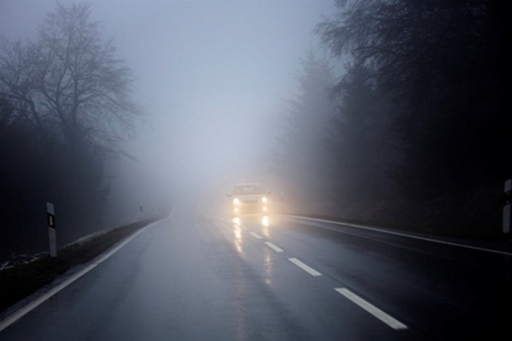 Đèn sương mù giúp tài xế nhận diện chướng ngại vật trên đường 1