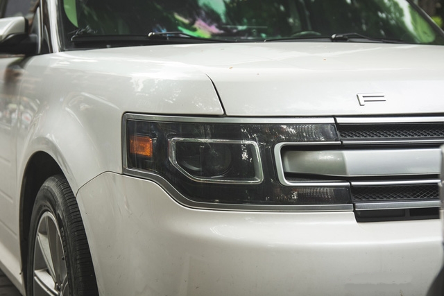 Xe gia đình Ford Flex hơn 2 tỷ đồng xuất hiện trên đường phố Việt 4.