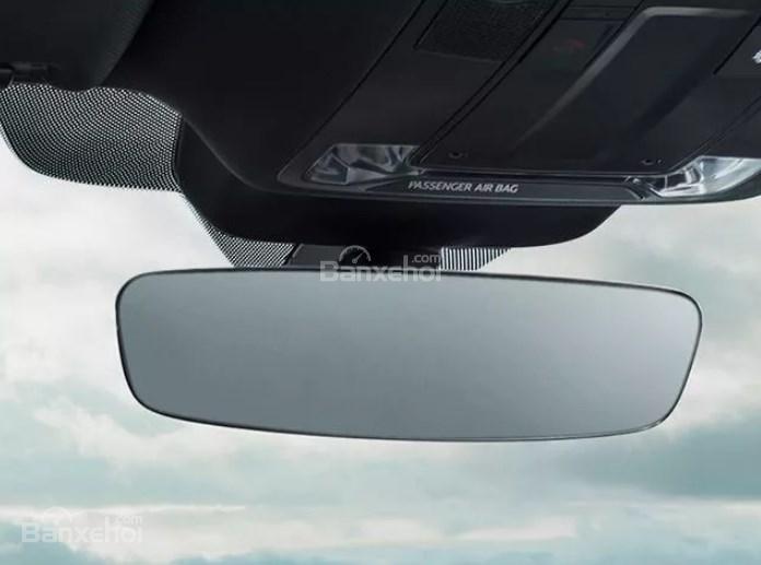 Đánh giá xe Audi Q3 2019: Gương chiếu hậu trong.