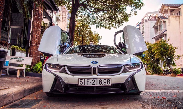 Bmw i8 giá 2023