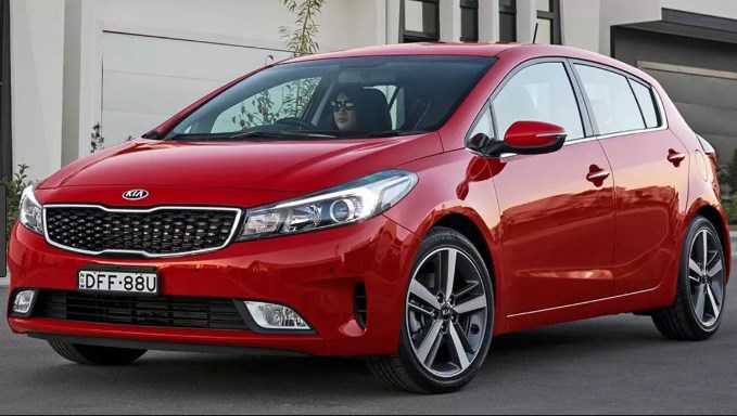 Phân khúc sedan hạng C tháng 7: Kia Cerato một lần nữa lật ngược ván cờ với Mazda 3.