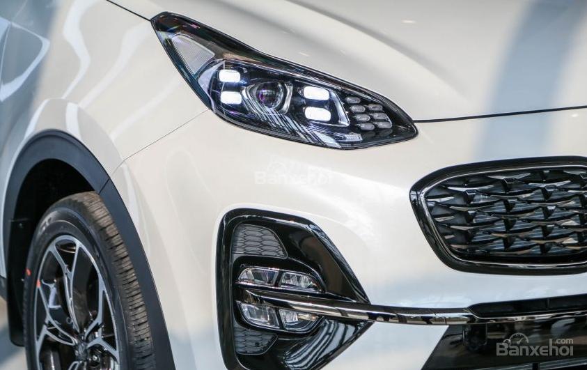 Ảnh đèn trước của Kia Sportage 2019