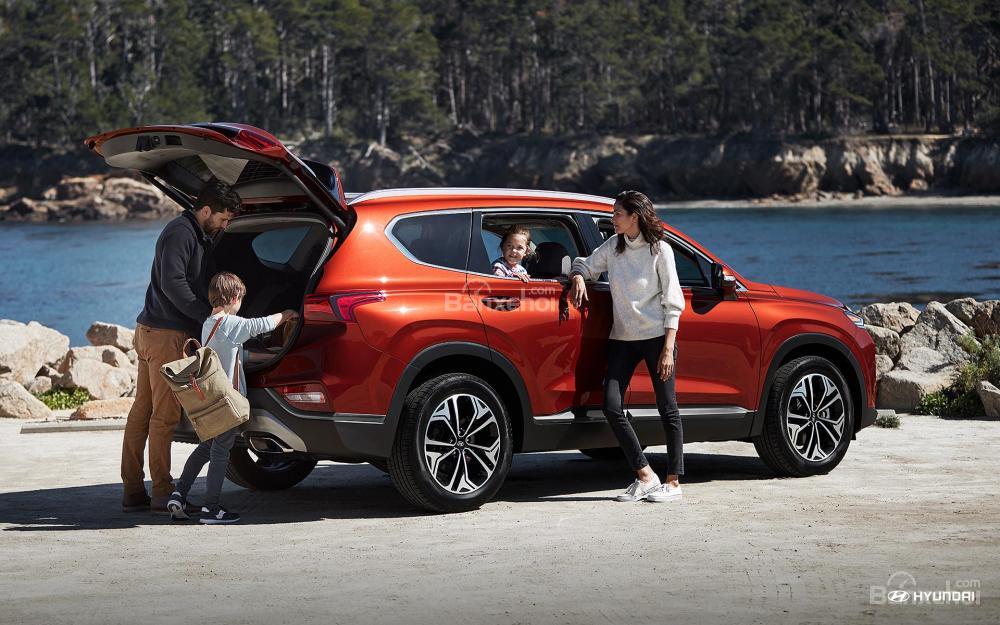 Đại lý nhận đặt hàng Hyundai Santa Fe 2019 mới, hẹn giao xe tháng 11..