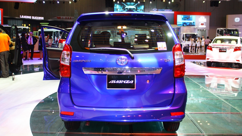 So sánh Mitsubishi Xpander và Toyota Avanza về đuôi xe 5