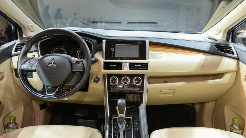 Nội thất của Mitsubishi Xpander rộng rãi và tiện nghi hơn Toyota Avanza khá nhiều Nội thất của Mitsubishi Xpander rộng rãi và tiện nghi hơn Toyota Avanza khá nhiều.