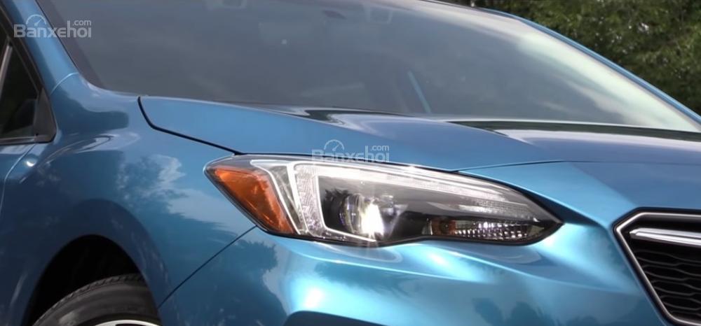 Đánh giá xe Subaru Impreza 2019: Đèn pha.