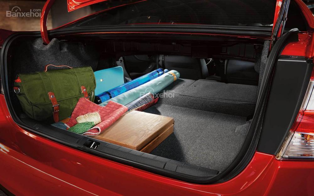 Khoang hành lý trên Subaru Impreza 2019 sedan.
