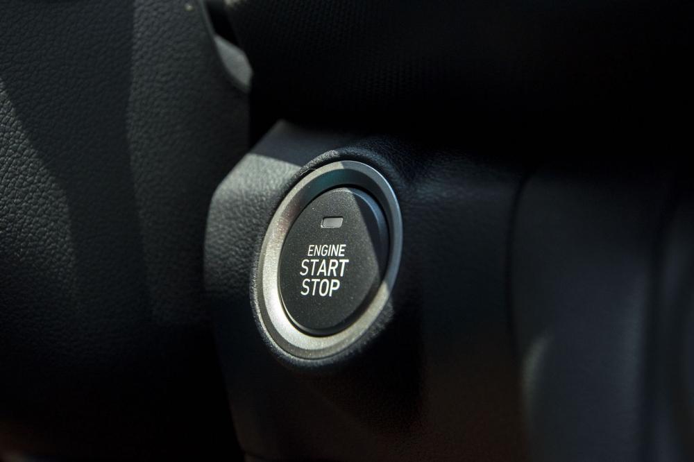 Đánh giá xe Hyundai Kona 2019 1.6 Turbo: Nút khởi động 1