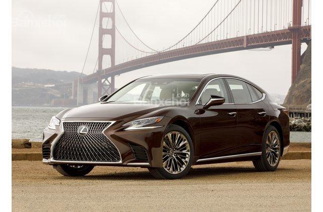 Lexus LS 2018.