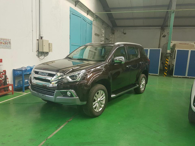 Isuzu mu-X 2018 về đến đại lý, có thể rẻ nhất ở phân khúc SUV 7 chỗ a2