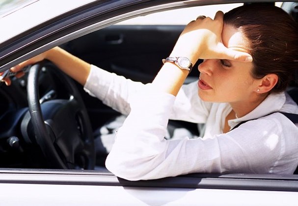 5 dấu hiệu nhận biết máy phát điện xe ô tô bị hỏng hóc 3.