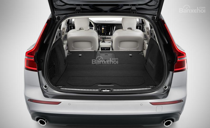 Đánh giá xe Volvo V60 2019 về khoang hành lý.