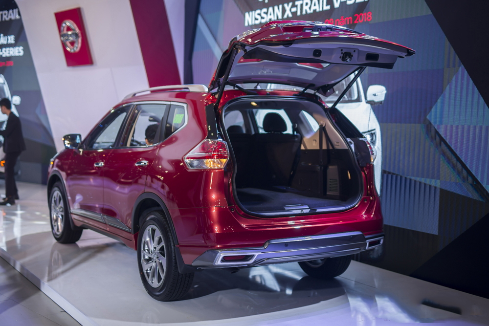 Đánh giá xe Nissan X-Trail V-series 2019:Khoang chứa hành lý rộng rãi 1