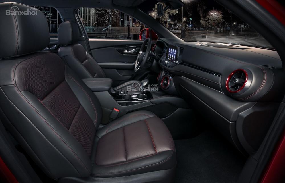 Đánh giá xe Chevrolet Blazer 2019: Khoang nội thất bản RS màu đỏ...