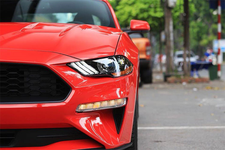 Soi chiếc Ford Mustang 2018 màu đỏ vừa về Việt Nam a4