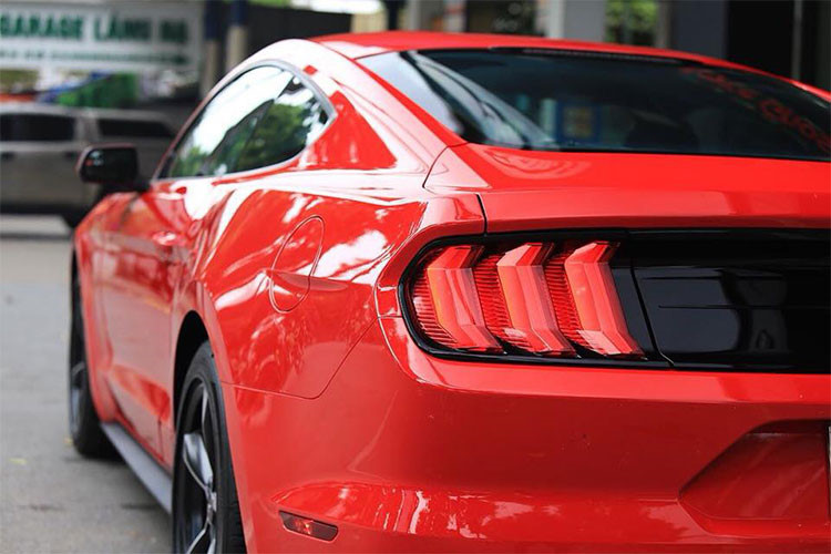 Soi chiếc Ford Mustang 2018 màu đỏ vừa về Việt Nam a5