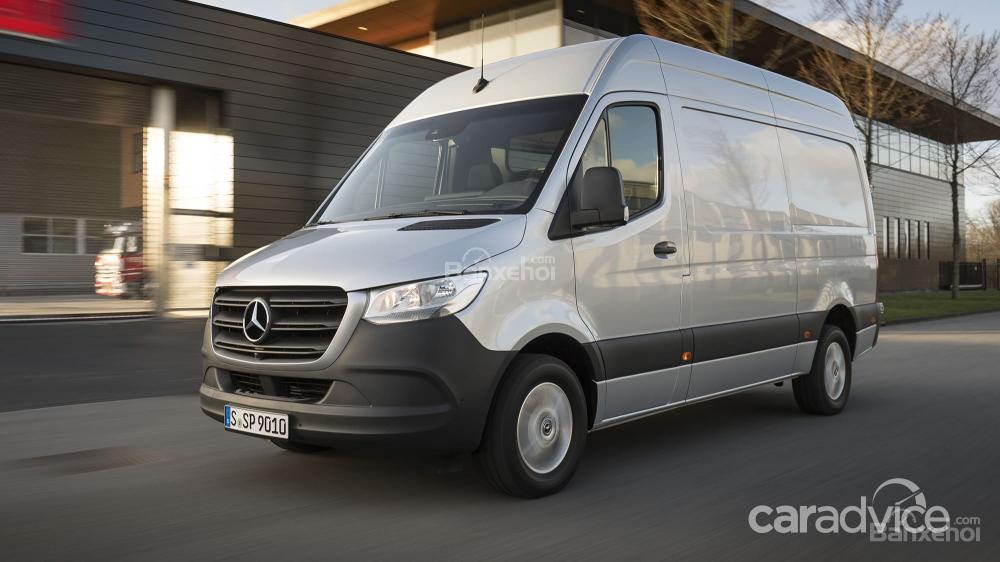 Mercedes-Benz Sprinter công bố thông số và giá bán - 1