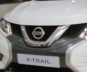 Đánh giá Nissan X-Trail V-series 2019: Lưới tản nhiệt a8