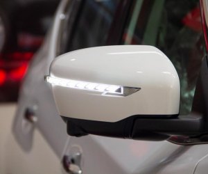 Đánh giá Nissan X-Trail V-Series 2019: gương chiếu hậu có đèn LED chạy tia a11