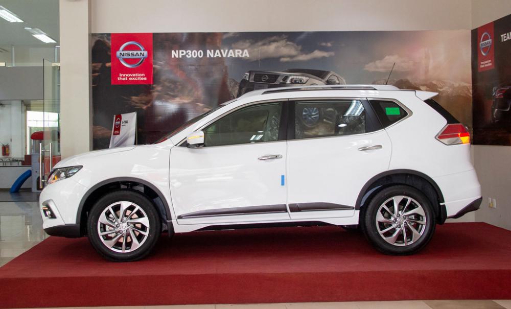 Đánh giá Nissan X-Trail V-Series 2019: tay nắm cửa mạ crom a10