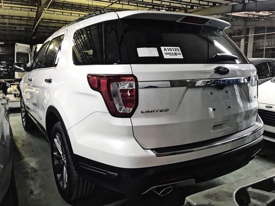 Đánh giá xe Ford Explorer 2019: Đuôi xe.