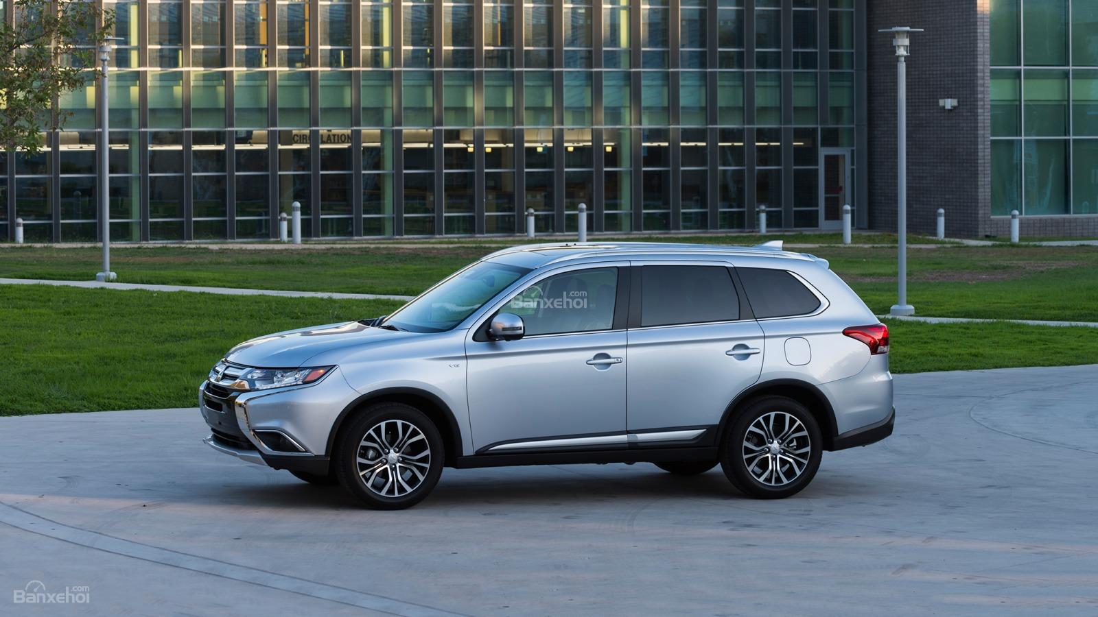 Mitsubishi Outlander 2018.