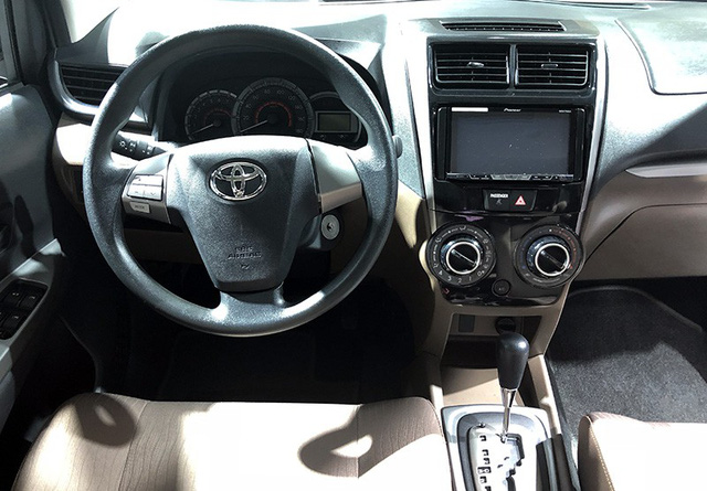 So sánh xe Toyota Rush và Toyota Avanza về nội thất 3
