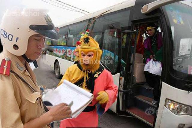 Tài xế ô tô không vi phạm, CSGT có được phép yêu cầu dừng xe?