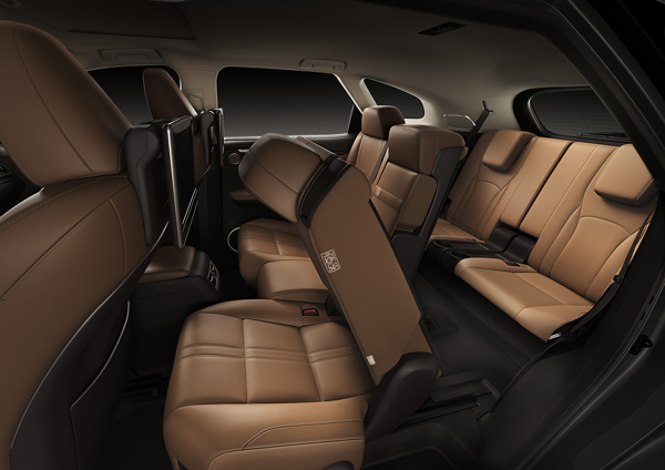 Lexus RX chính thức giới thiệu 2 phiên bản tại Hà Nội và TP.Hồ Chí Minh có giá tới 4,5 tỷ đồng