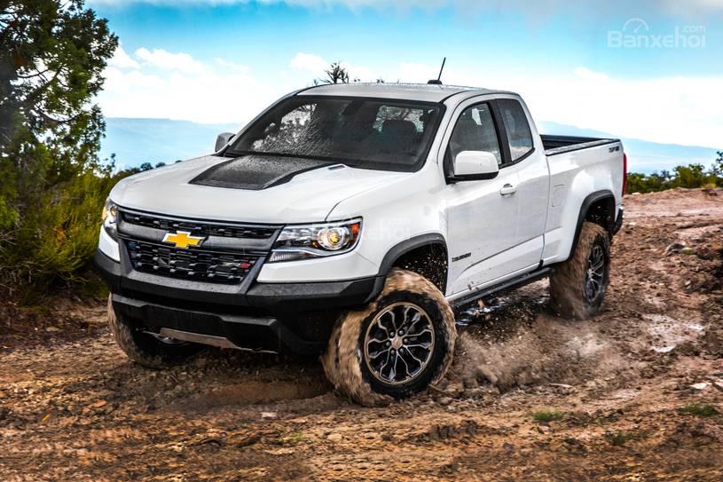 So sánh xe Chevrolet Colorado 2018 và Toyota Tacoma 2018 về an toàn.