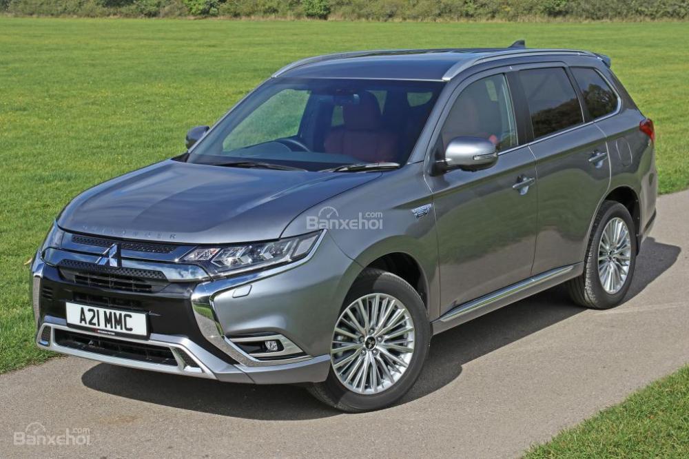 Mitsubishi Outlander PHEV mở bán biến thể đầu bảng mới - 1