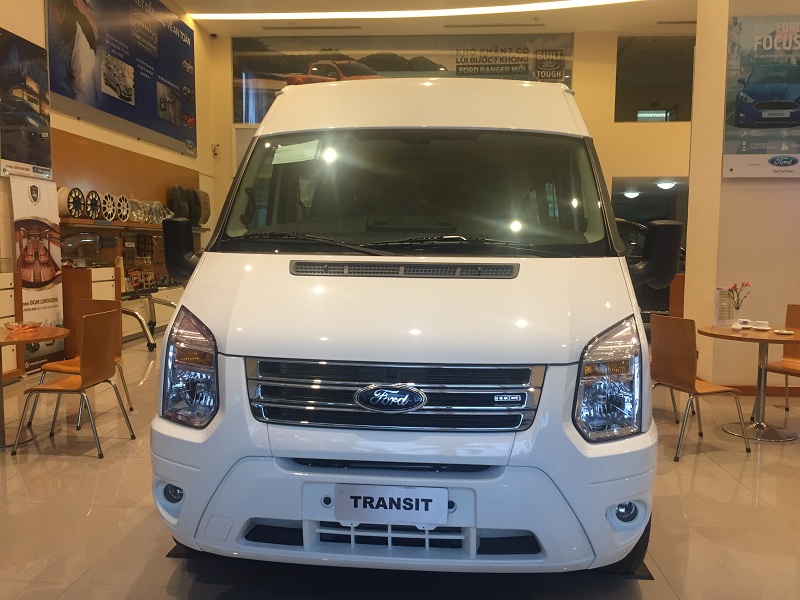 Đánh giá xe Ford Transit 2019 bản cao cấp về thiết kế phần đầu 1