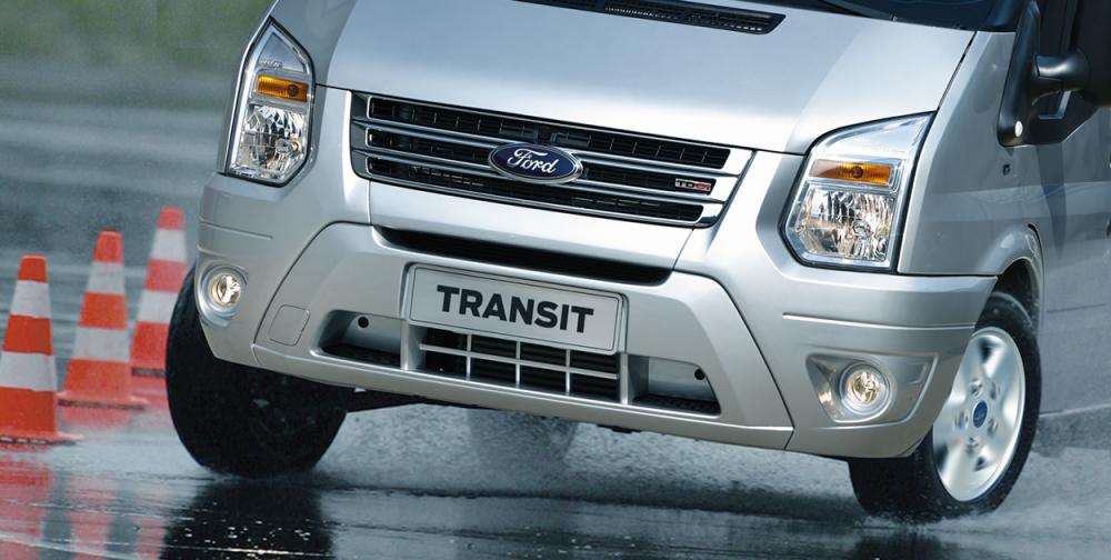 Đánh giá xe Ford Transit 2019: Đèn sương mù đặt ở vị trí thấp