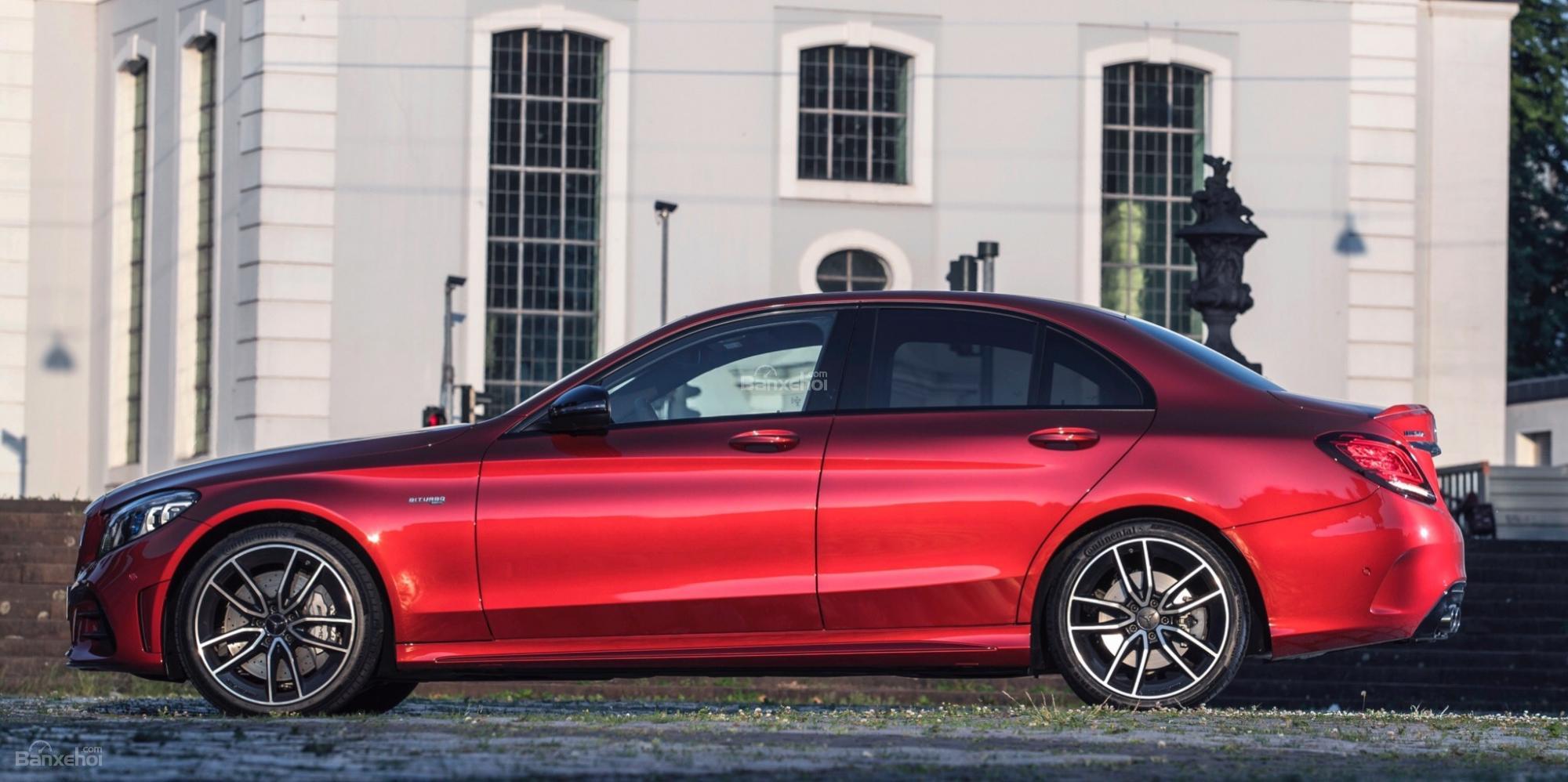 BMW 3-Series 2019 đại chiến Mercedes-Benz C-Class 2018 - Thân xe 2 BMW 3-Series 2019 đại chiến Mercedes-Benz C-Class 2018