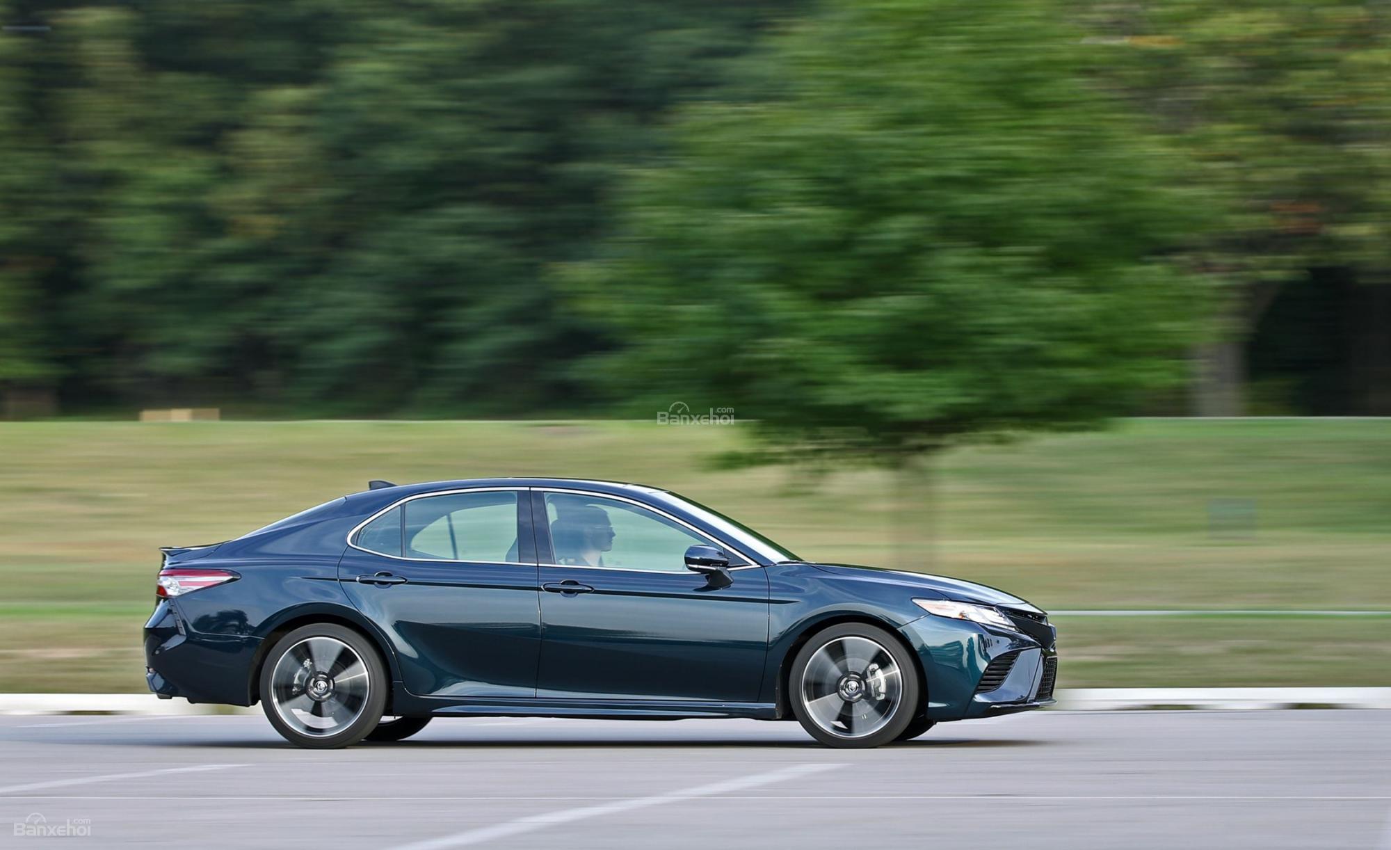 Đánh giá xe Toyota Camry XSE V6 2019 về trải nghiệm lái.