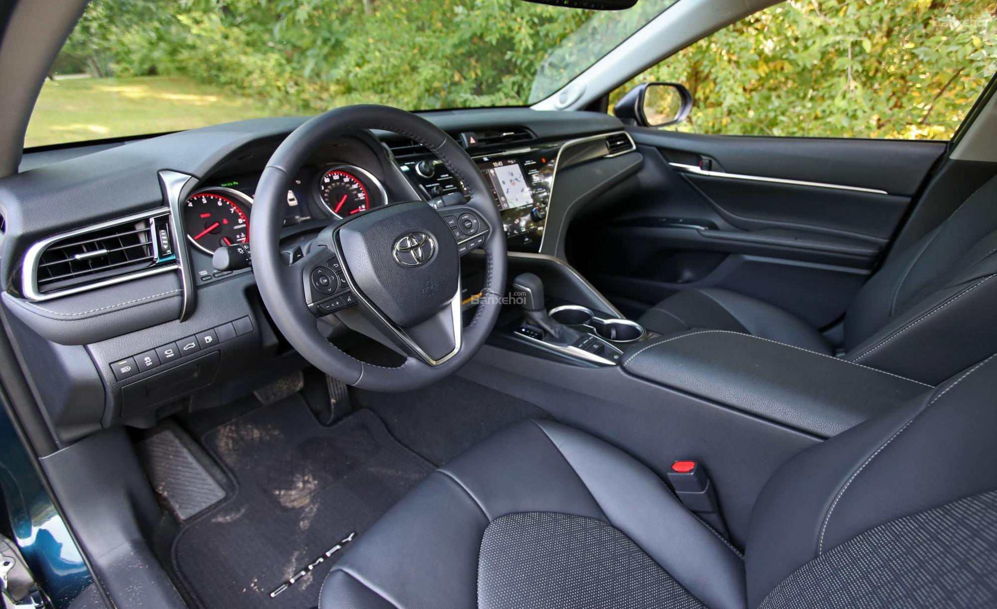 Một số trang bị tiện nghi trên xe Toyota Camry XSE V6 2019 1 Đánh giá xe Toyota Camry XSE V6 2019.
