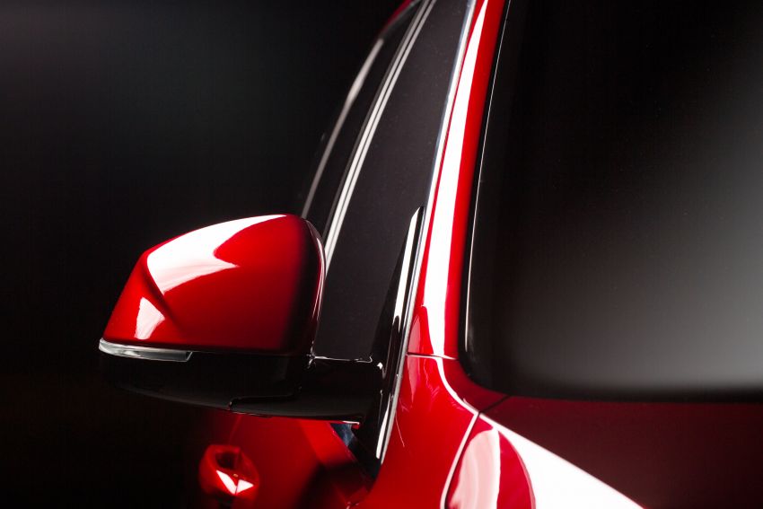 Đánh giá xe VinFast LUX SA2.0: Gương chiếu hậu chỉnh gập điện tích hợp đèn báo rẽ...