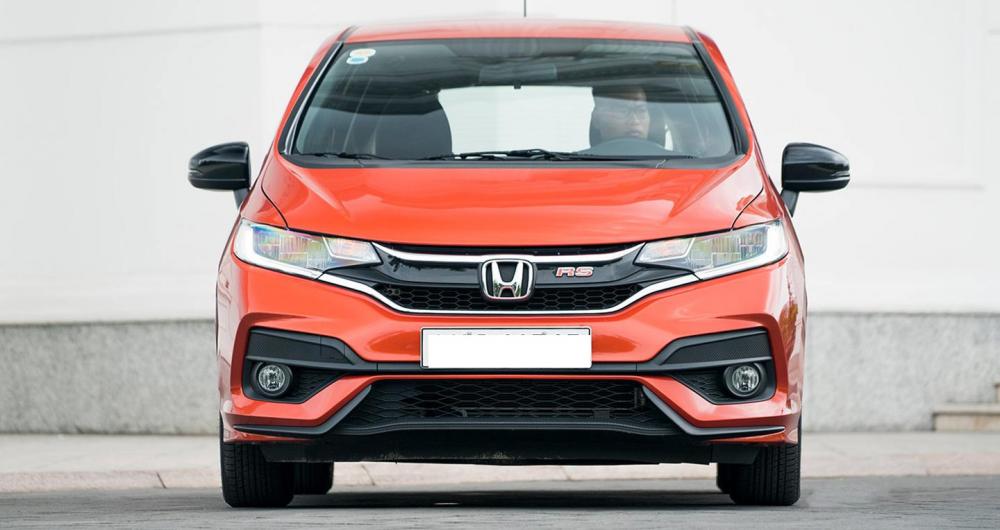 So sánh xe Honda Jazz 2018 và Honda City Top 2018 về đầu xe.