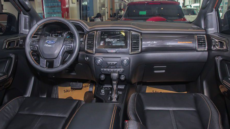 Chevrolet Colorado 2019 và Ford Ranger 2019 đều sử dụng ghế ngồi bọc da khá chất lượng 3