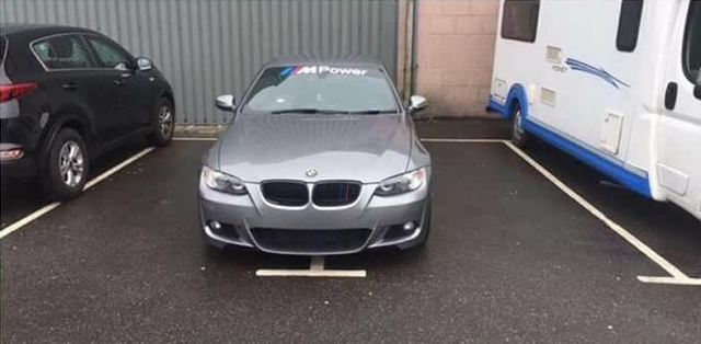 chủ xe BMW dùng “chiêu” thuê 2 ô trong bãi 