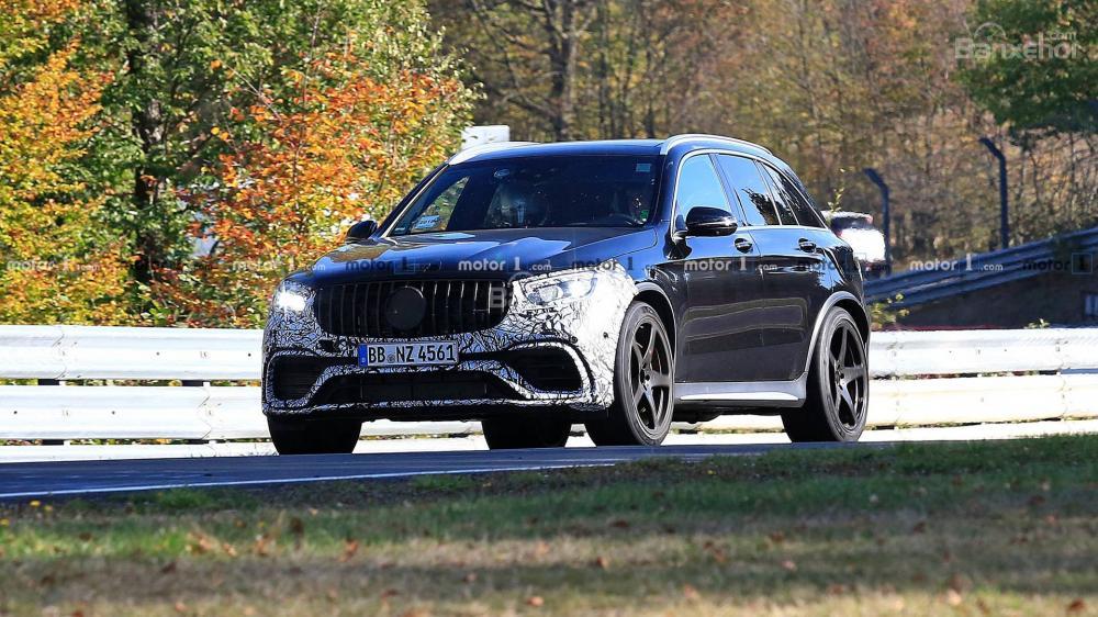 Mercedes-AMG GLC 63 Facelift lần đầu lộ diện thực tế - 1