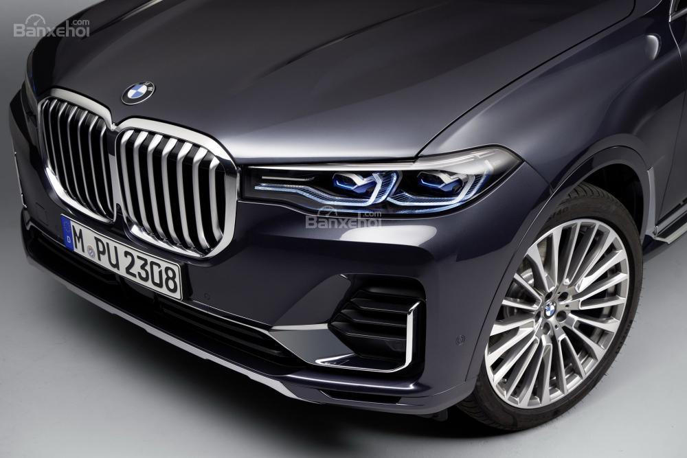 BMW X7 2019 có giá khởi điểm từ 73.900 USD (1,7 tỷ đồng) tại Mỹ.