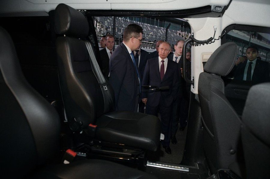 Putin và người đồng cấp Ai Cập di chuyển trên limousine Aurus Senat 