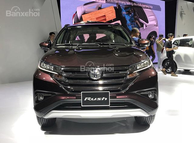 Đánh giá xe Toyota Rush 2019: Đầu xe.